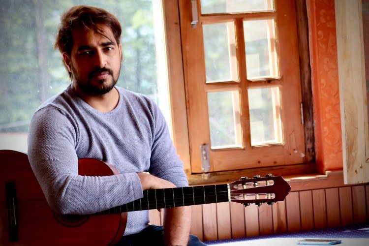 Producer and Director Mr. Prashant Singh is back with another music video “Jabse Mile Tum”! Tune in to the beautiful melody and romanticize life.