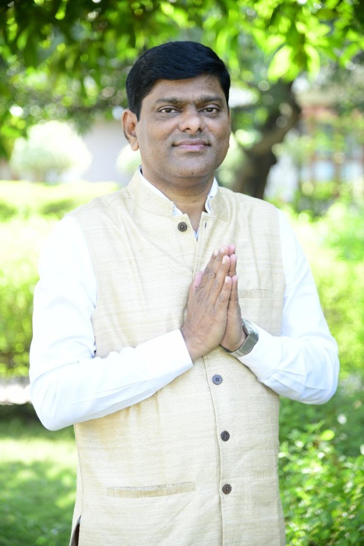 Raghunath Yemul Guruji - Researcher | Healer | Palmist | Social Entrepreneur | Spiritual Scientist
